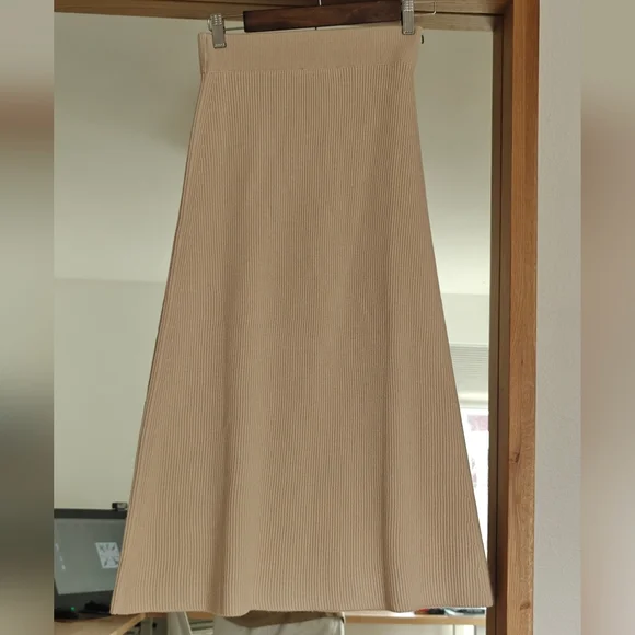 Sezane Naelle Skirt - Picture 2 of 4
